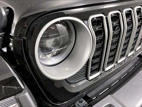 Used 2025 Jeep Wrangler Unlimited Sahara AWD/4WD image 30