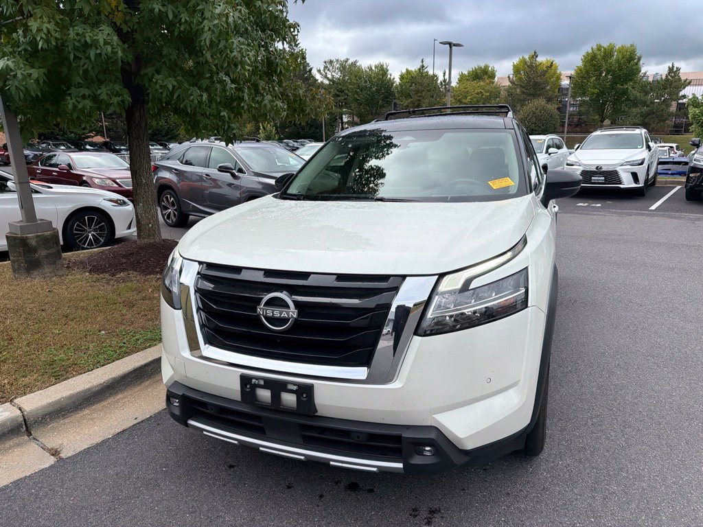 Used 2023 Nissan Pathfinder Platinum w/ Cargo Package AWD/4WD image 2