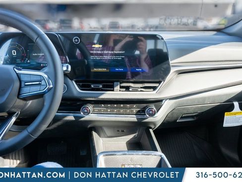 New 2026 Chevrolet Equinox LT w/ Convenience Package II FWD image 8