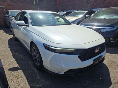 Used 2023 Honda Accord EX image 5