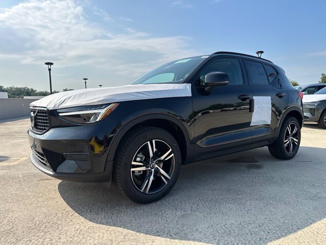 New 2026 Volvo XC40 B5 Core w/ Climate Package AWD/4WD image 3
