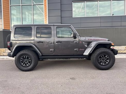 Used 2025 Jeep Wrangler Unlimited Rubicon AWD/4WD image 2