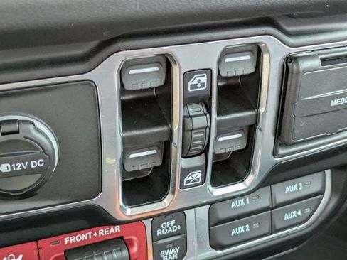 Used 2025 Jeep Wrangler Unlimited Rubicon w/ Convenience Group AWD/4WD image 23