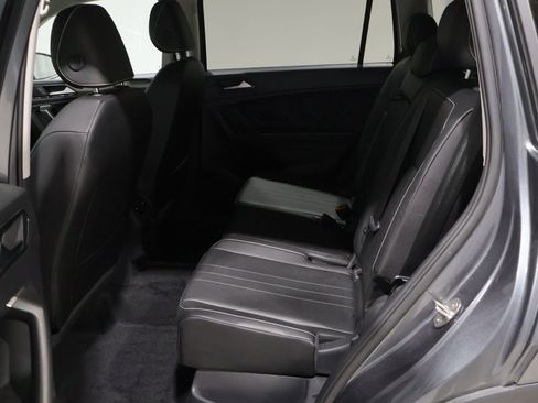 Used 2022 Volkswagen Tiguan SE image 18