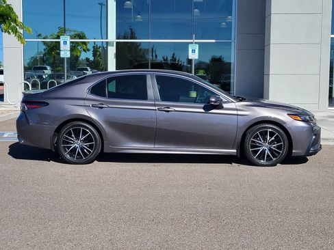 Used 2024 Toyota Camry SE FWD image 4
