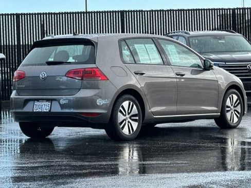 Used 2016 Volkswagen e-Golf SE w/ DC Fast Charging Package image 4