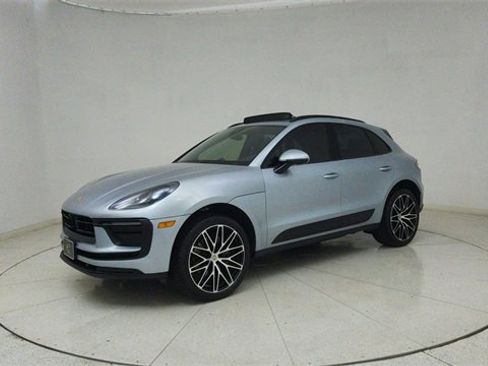 Used 2024 Porsche Macan w/ Premium Plus Package image 66