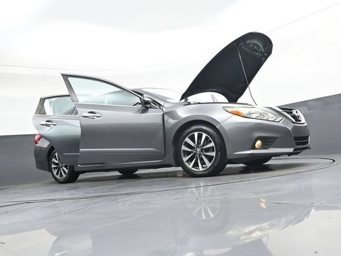 Used 2017 Nissan Altima 2.5 SV w/ Convenience Package FWD image 54