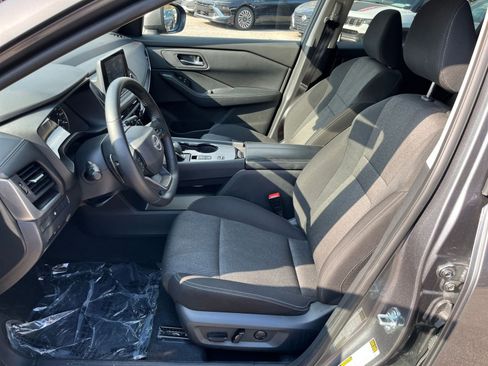 Used 2025 Nissan Rogue SV image 37