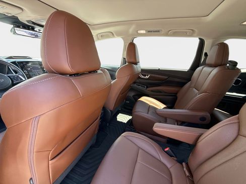 Used 2025 Subaru Ascent Touring w/ Popular Package #2 AWD/4WD image 19