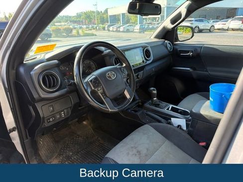 Used 2020 Toyota Tacoma TRD Off-Road w/ Technology Package AWD/4WD image 5