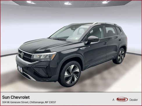 Used 2024 Volkswagen Taos SE image 1