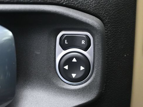 Used 2025 Jeep Wrangler Unlimited Sport AWD/4WD image 12