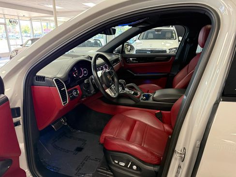 Used 2021 Porsche Cayenne S AWD/4WD image 10
