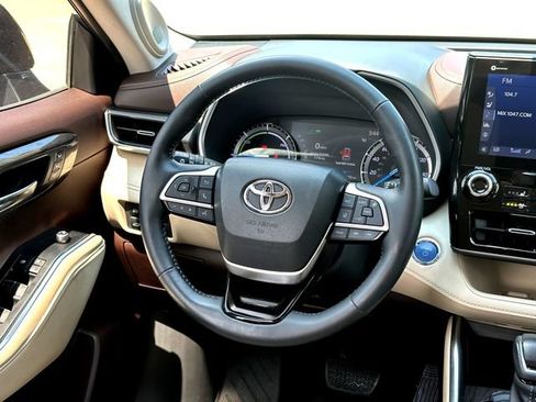 Used 2022 Toyota Highlander Limited AWD/4WD image 27