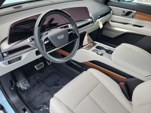 New 2026 Cadillac Vistiq Sport w/ LPO, Floor Liner Package AWD/4WD image 17