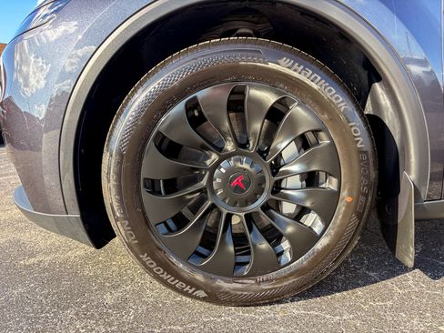 Used 2026 Tesla Model Y AWD image 28