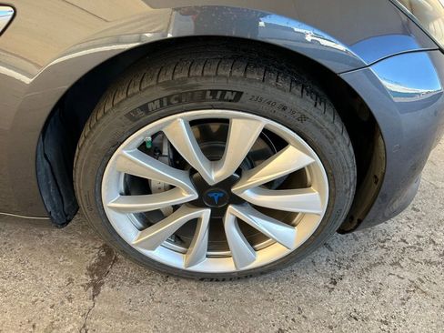 Used 2018 Tesla Model 3 Long Range image 10