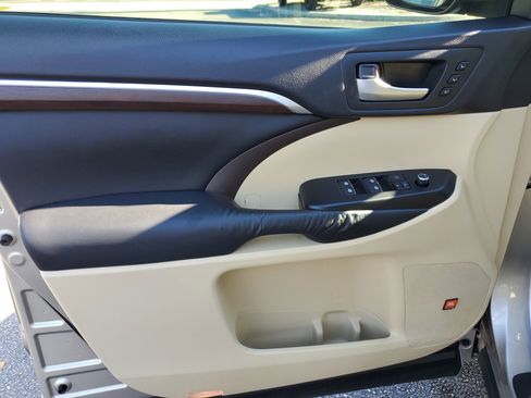 Used 2016 Toyota Highlander Limited Platinum image 21