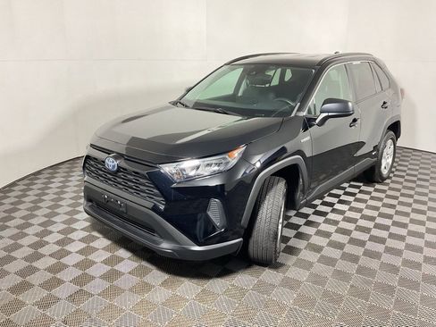 Used 2021 Toyota RAV4 LE image 8