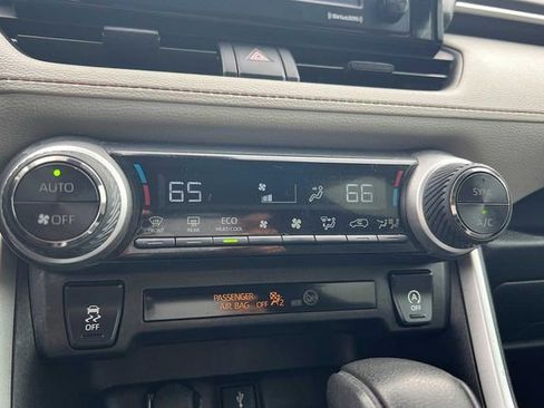 Used 2021 Toyota RAV4 XLE FWD image 28