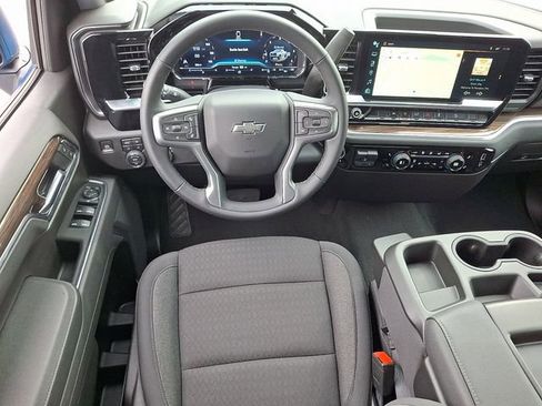 Used 2025 Chevrolet Silverado 1500 LT Trail Boss AWD/4WD image 2