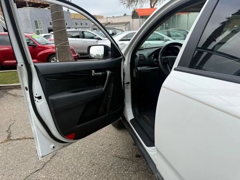 Used 2011 Kia Sorento EX w/ Premium Pkg image 13