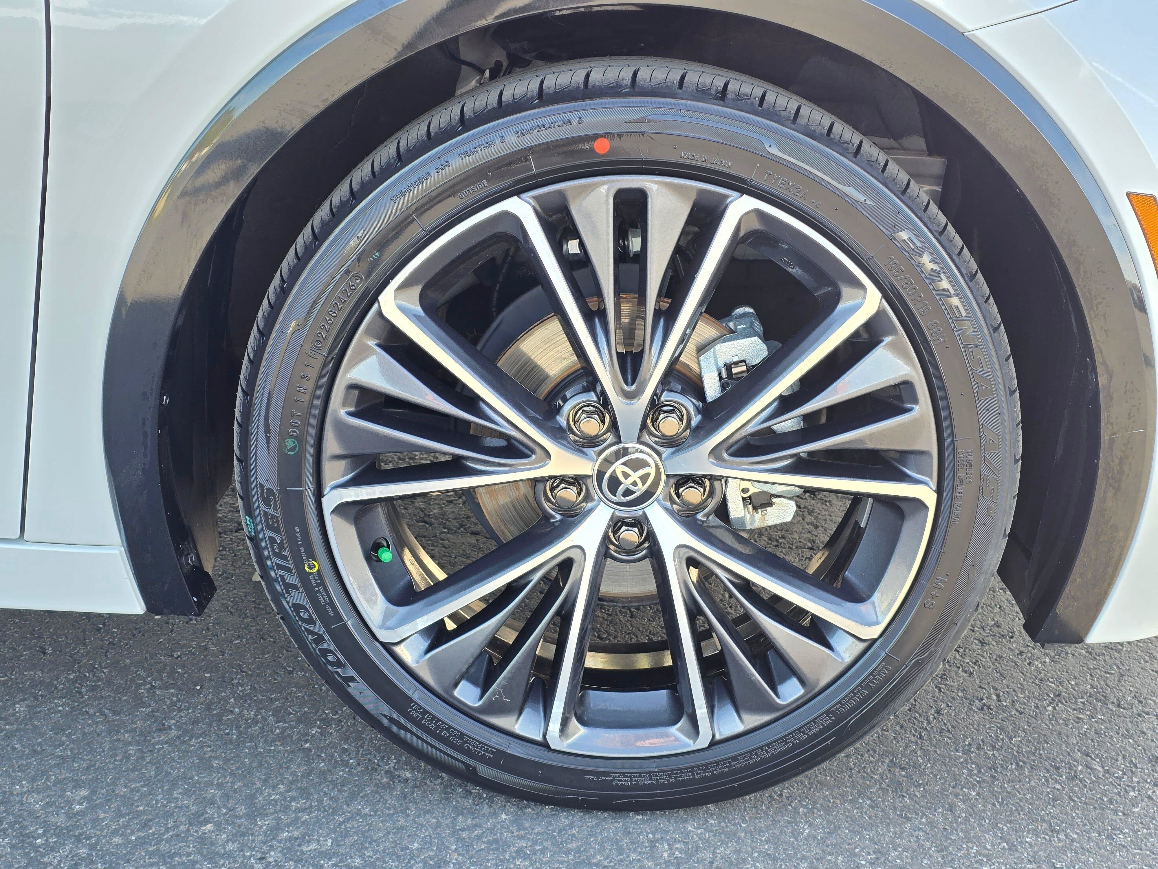 Certified 2025 Toyota Prius XLE FWD image 9