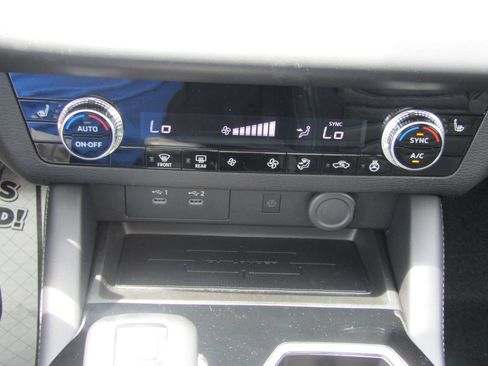Used 2026 Mitsubishi Outlander SE FWD image 24