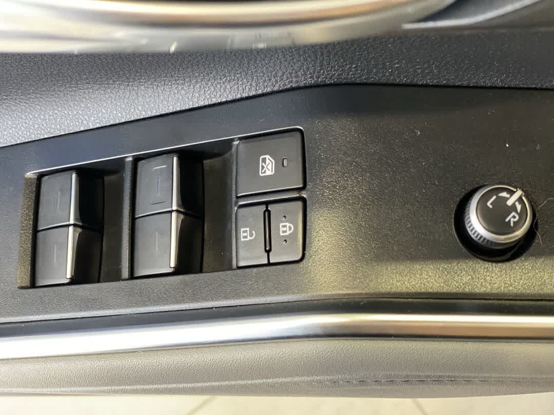 Used 2022 Toyota Highlander Limited AWD/4WD image 16