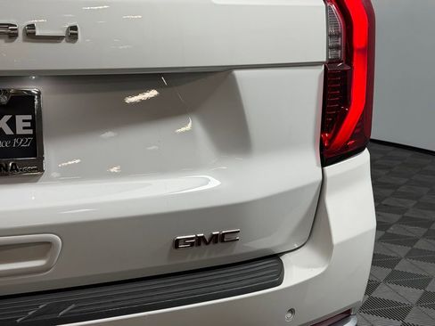 Used 2025 GMC Yukon XL Denali AWD/4WD image 14