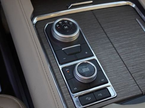 Used 2024 Ford Expedition Limited image 28