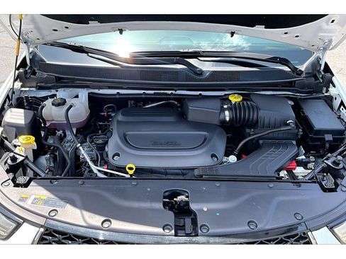 Used 2024 Chrysler Pacifica Touring-L FWD image 52