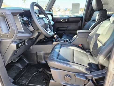 Used 2025 Ford Bronco Badlands image 15