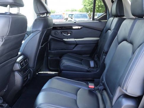 Used 2025 Honda Pilot Touring image 18