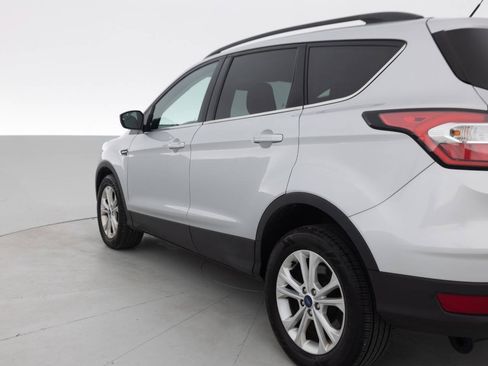 Used 2018 Ford Escape SE FWD image 13
