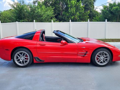 Used 2004 Chevrolet Corvette Coupe w/ Roof Package RWD image 9