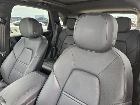 Certified 2022 Porsche Cayenne AWD/4WD image 6