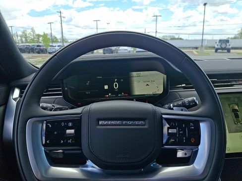 New 2026 Land Rover Range Rover Long Wheelbase SE AWD/4WD image 18