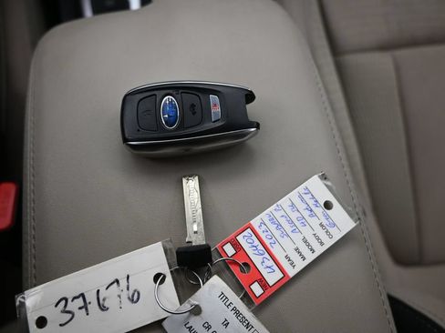 Used 2023 Subaru Ascent Premium w/ Convenience Package AWD/4WD image 21
