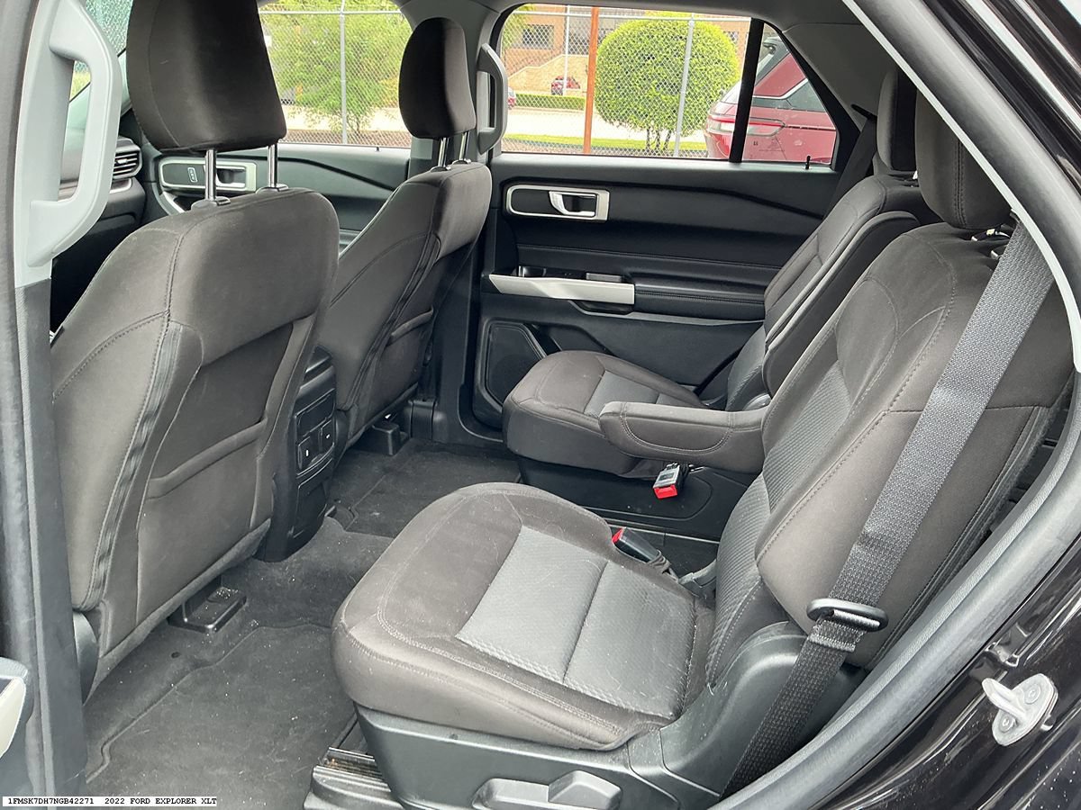 Used 2022 Ford Explorer XLT RWD image 6