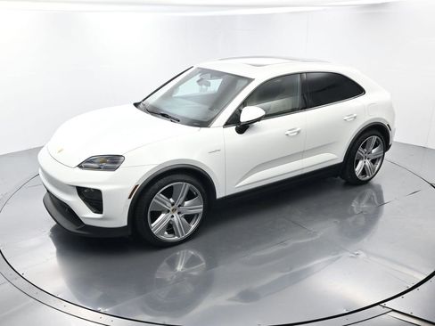 Certified 2025 Porsche Macan 4 Electric image 32