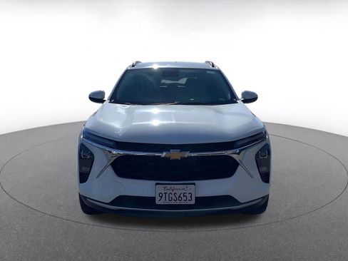 Used 2025 Chevrolet Trax LT w/ LT Convenience Package image 4