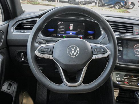 Used 2022 Volkswagen Tiguan SE AWD/4WD image 18