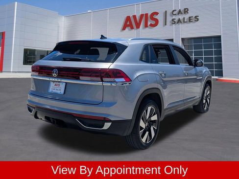 Used 2025 Volkswagen Atlas Cross Sport SE FWD image 6