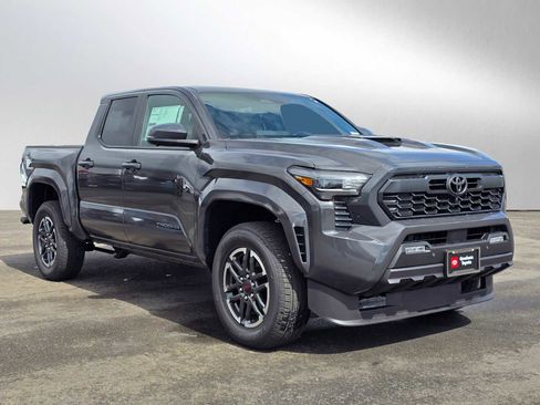 Used 2025 Toyota Tacoma TRD Sport image 8