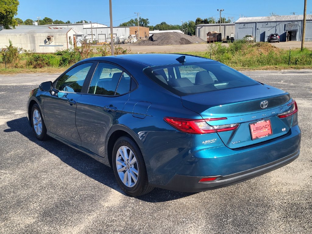 Used 2025 Toyota Camry LE FWD image 4