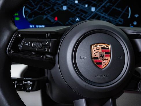 Certified 2025 Porsche Macan 4S Electric AWD/4WD image 20