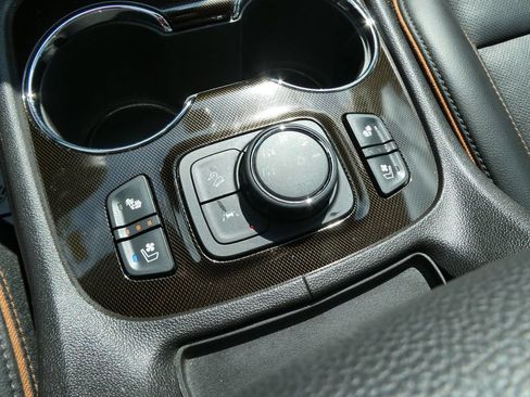 Certified 2023 GMC Acadia AT4 w/ Technology Package AWD/4WD image 32