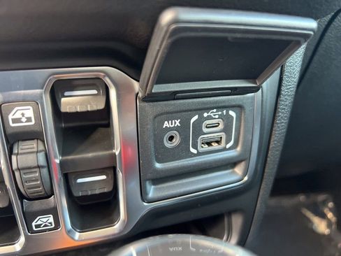 New 2025 Jeep Gladiator Sport AWD/4WD image 28